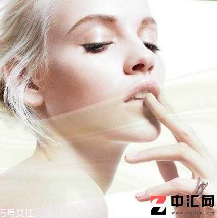 唇膏和唇膜的区别 唇膜比唇膏更具修复力 唇膏和唇膜的区别 唇膜比唇膏更具修复力