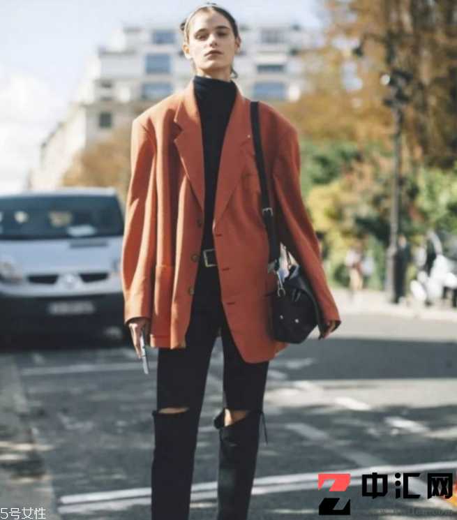 高领毛衣怎么搭配 选择裙子会更美 高领毛衣怎么搭配 选择裙子会更美