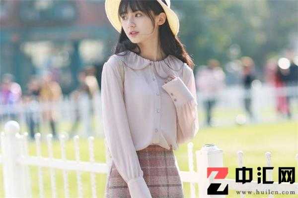 藕粉色和什么颜色最搭 藕粉色衣服搭配法则
