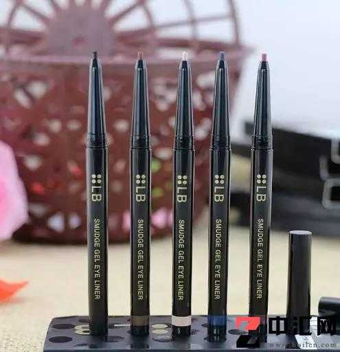 眼线笔眼线液眼线膏哪个好用 眼线笔眼线液眼线膏区别