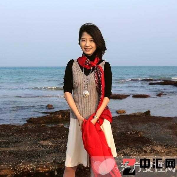 高龄熟女穿衣搭配 魔性大妈也能这么妩媚